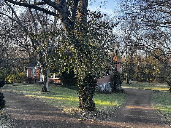 5th image of 160 Haverford Dr