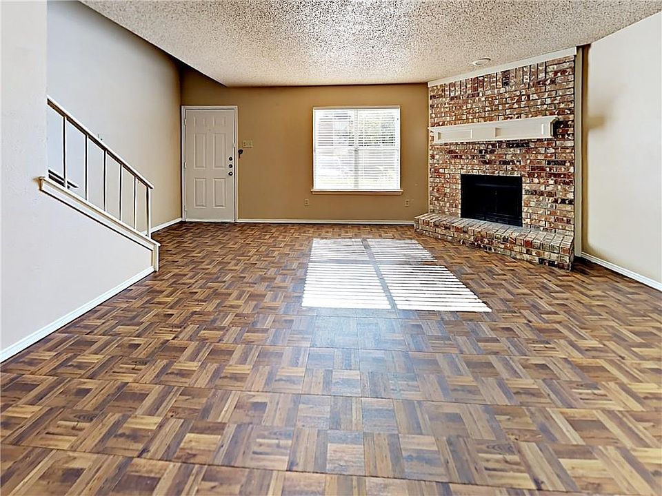 1st image of 123 Country Bend Dr