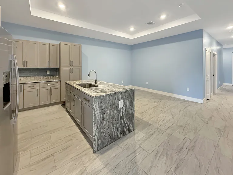 2742 Orange St — Photo 10