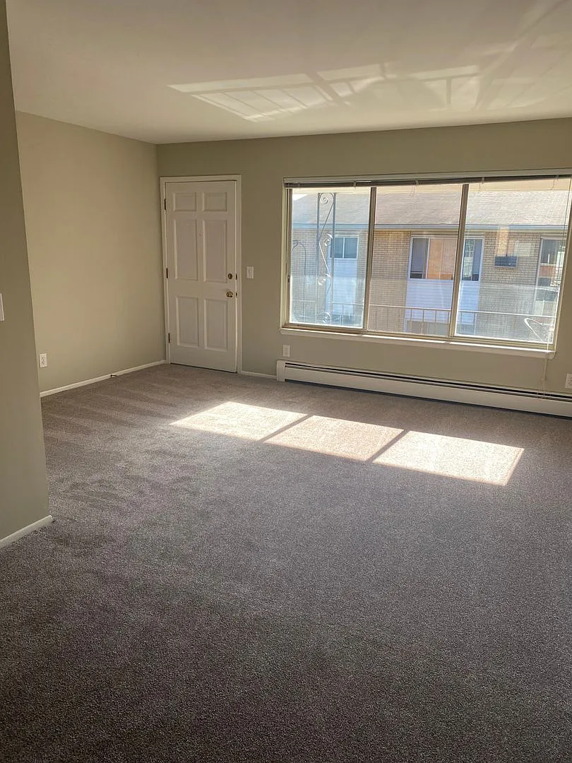 1 bed, 1.0 bath, 670 sqft, $1,225 — Photo 3