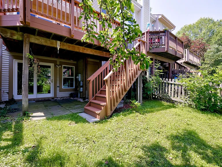 16 Casino Ct — Photo 39