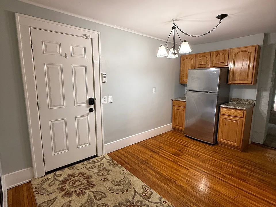 241 Merriman St #4