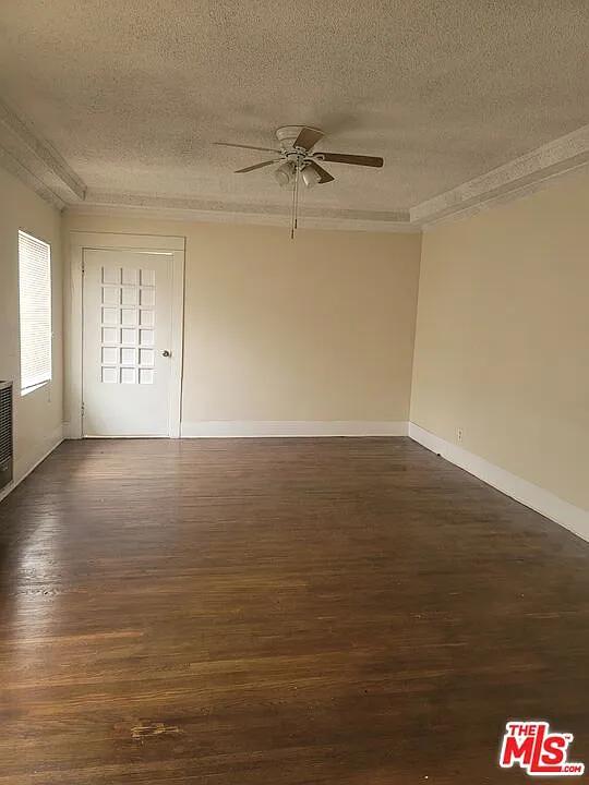 3 bed, 1.0 bath, 1045 sqft, $3,150 — Photo 4