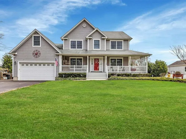 137 Hewitt Boulevard, Center Moriches, NY 11934
