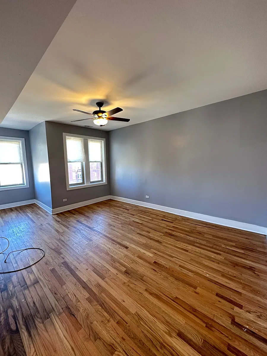 Building Photo - 3522 W Grenshaw St #3F