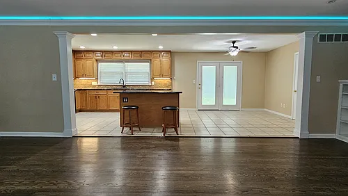 5830 Perry Ln Photo 1
