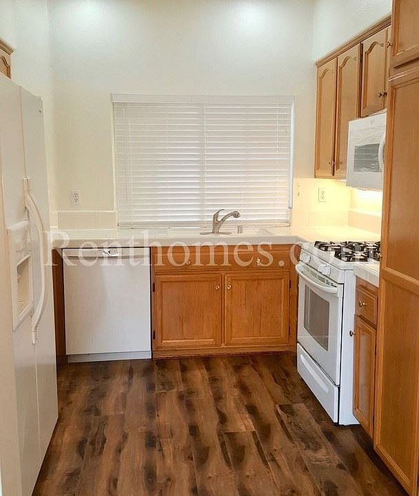 1st image of 12490 Creekview Dr