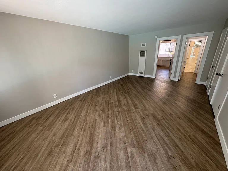 The Russell Riviera — Photo 16