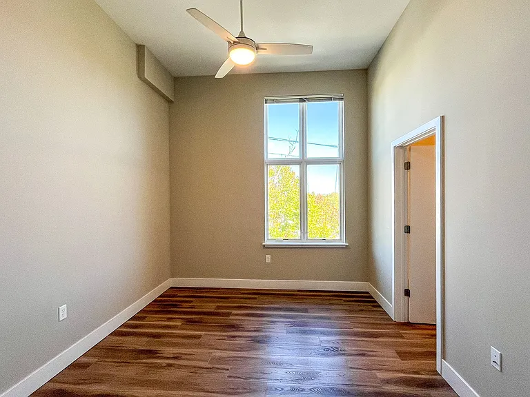 Sunrise Apartments — Photo 10