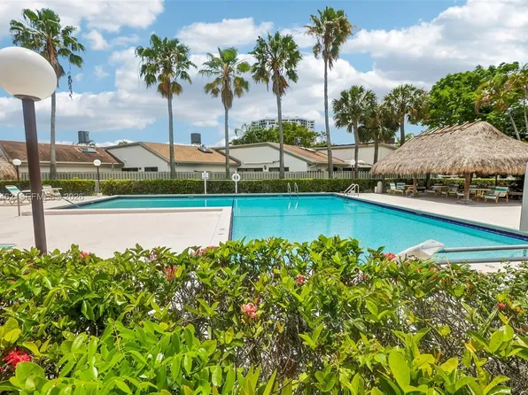 2731 S Parkview Dr, Hallandale Beach, FL 33009