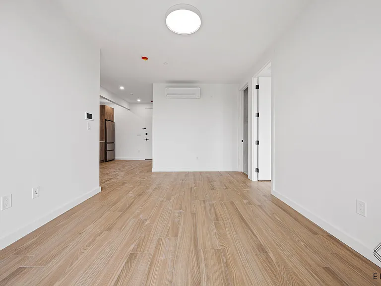 942 New York Ave #2L — Photo 5