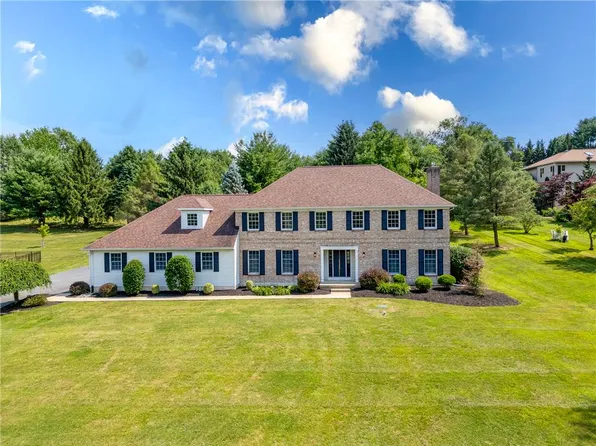 5642 Limeport Rd, Emmaus, PA 18049