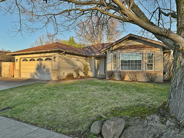 2450 Powell St, Medford, OR 97504