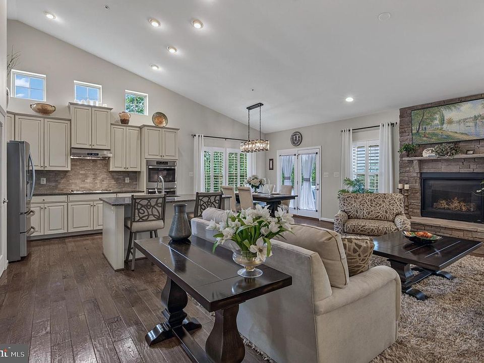 1st image of 1123 Long Farm Cir