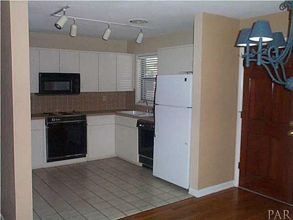 2nd image of 422 Montrose Blvd