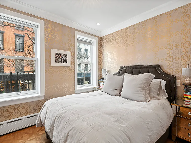 92 Perry St #5 — Photo 4