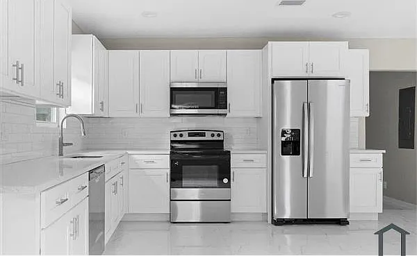 6 bed, 1723 sqft, $2,100 — Photo 1
