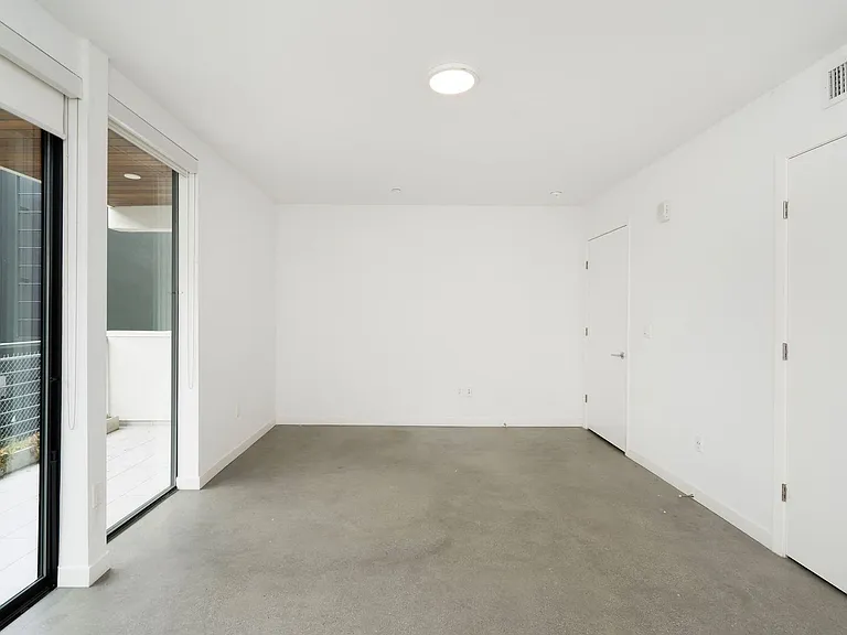 2409 Griffith Park Blvd — Photo 16