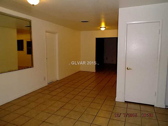 5th image of 2628 Theresa Ave