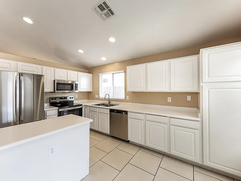 4101 W Wethersfield Rd — Photo 6