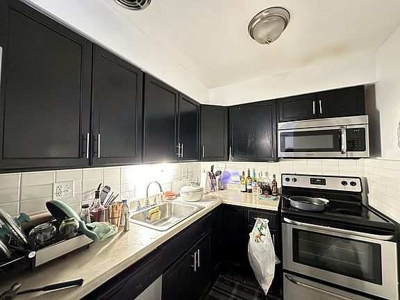 3rd image of 3825 N Pine Grove Ave #113