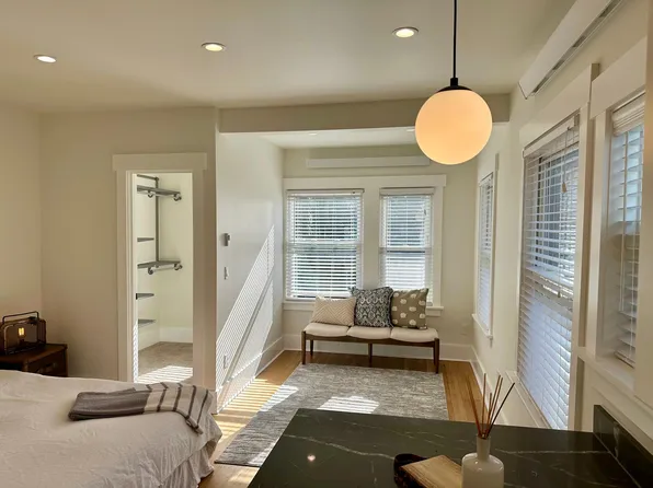 411 11th Ave E APT 204, Seattle, WA 98102