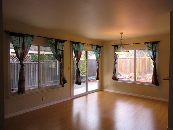 4th image of 625 Arrowhead Dr