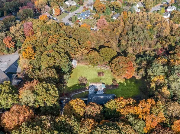 457 Pond Path, East Setauket, NY 11733