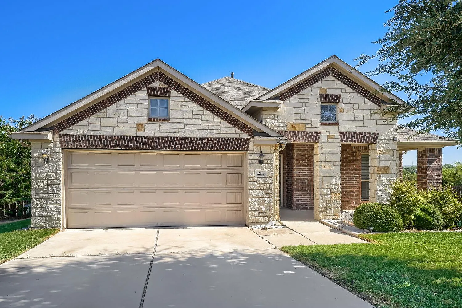 3 bed, 2.0 bath, 2190 sqft, $2,400 — Photo 1