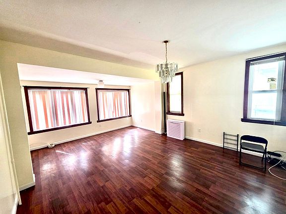 5th image of 3107 Farragut Rd #1