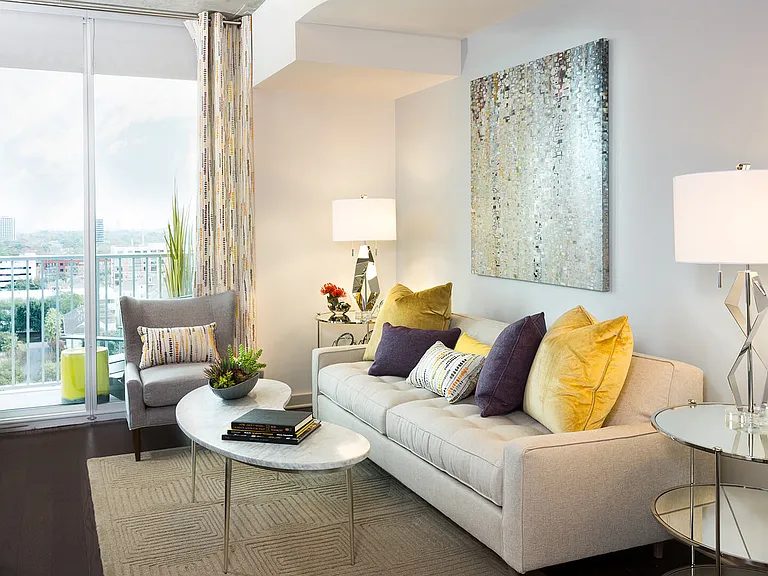 SkyHouse River Oaks Apartments — Photo 38