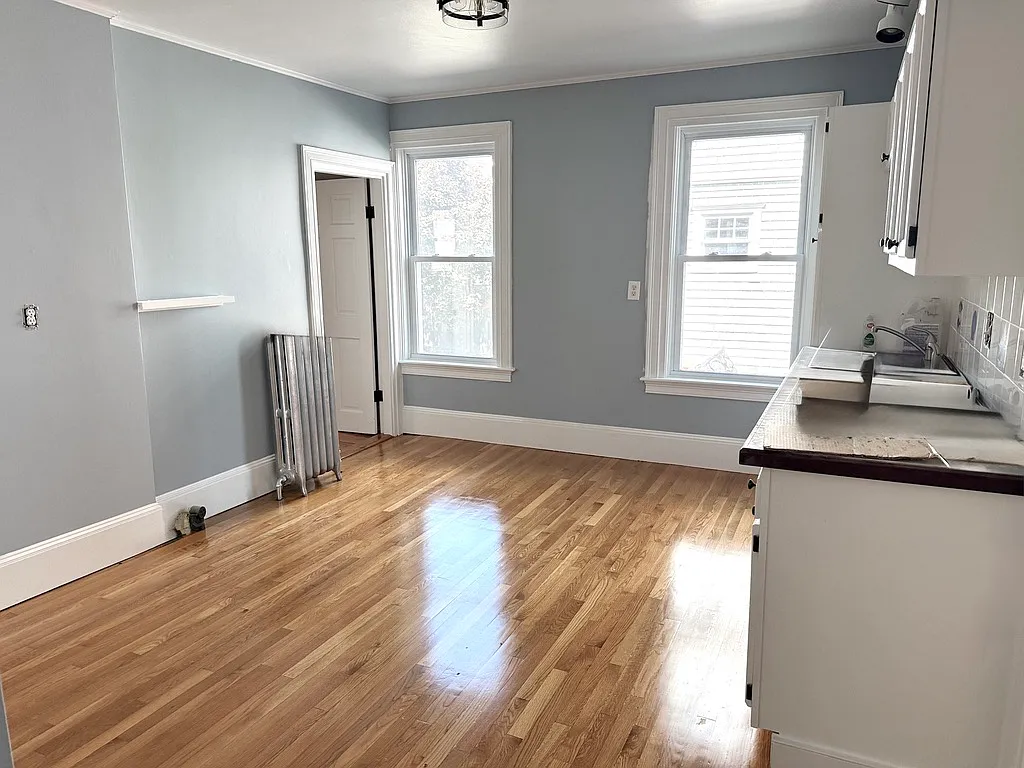 2 bed, 1.5 bath, 1300 sqft, $3,000 — Photo 3