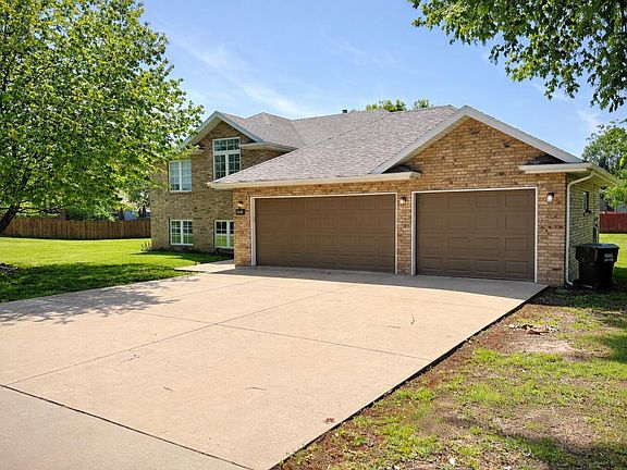 2nd image of 2401 S April Avenue