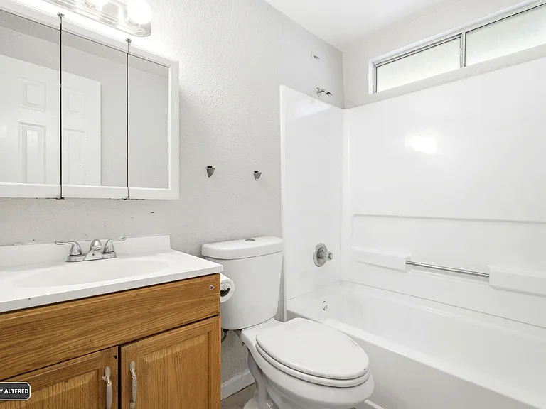 1238 Haskell St #B — Photo 11