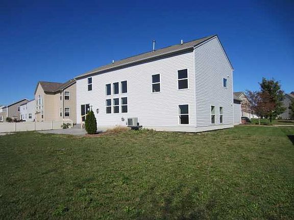 3rd image of 7867 Shady Maple Dr