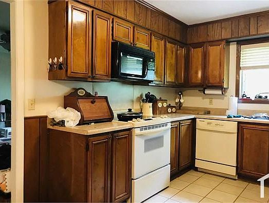 3rd image of 2808 Ridgeland Dr