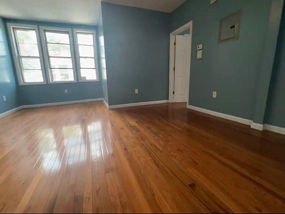 3rd image of 887 S 18th St Floor 3