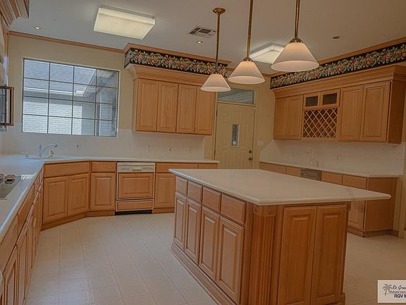 4th image of 909 Ben Lora Ln