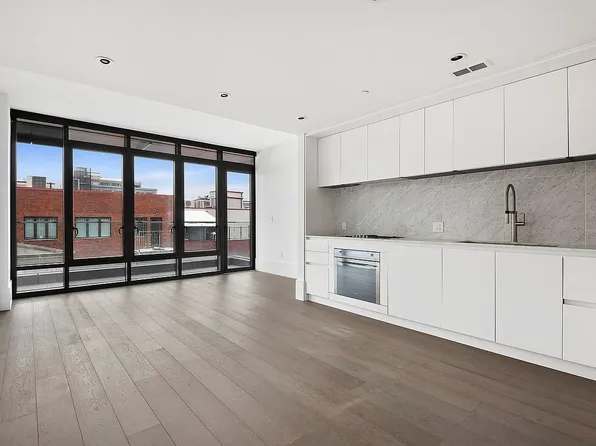 429 Kent Ave #812, Brooklyn, NY 11249