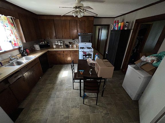 2nd image of 1818 Schaffer St
