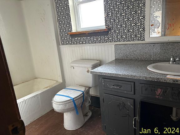 5th image of 304 W Eagle Chief Dr