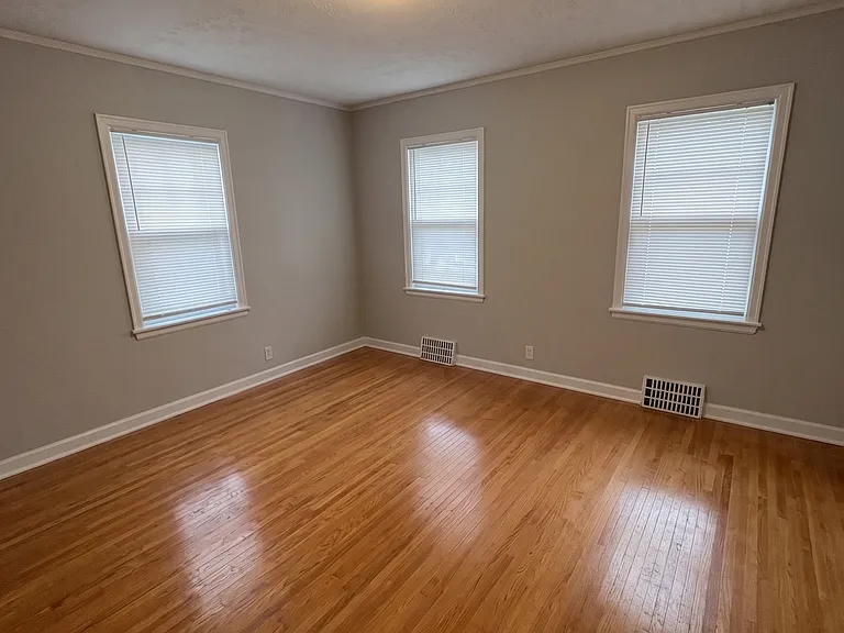4717 Bancroft Ave — Photo 6
