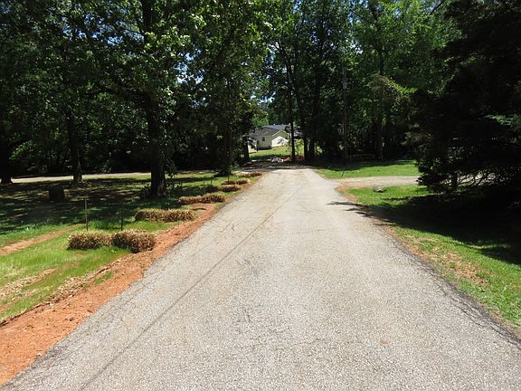 4th image of 204 Herin Dr