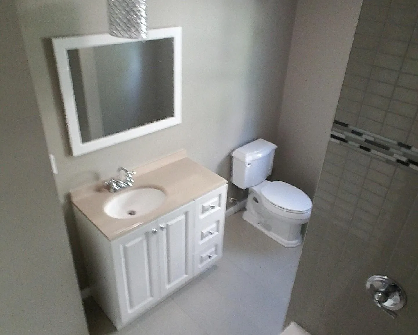 466 Burritt Ave — Photo 3