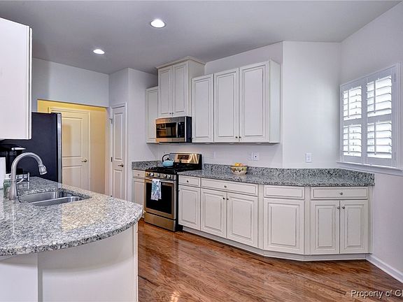 4th image of 104 Gaston Ln