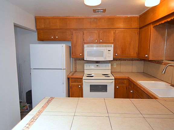 5th image of 2717 E 19th St NW