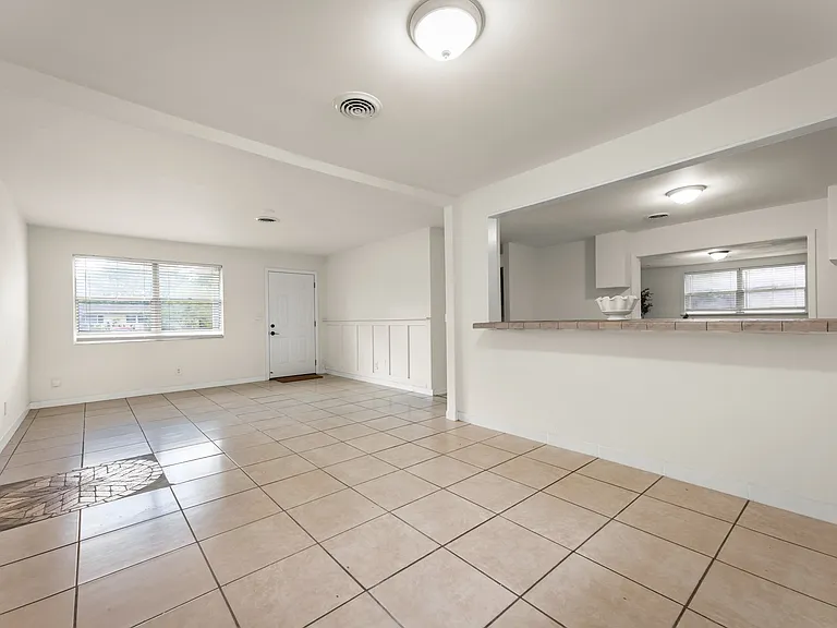 6750 Snow White Dr — Photo 4