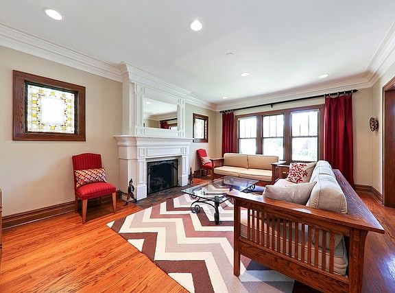 3rd image of 410 N Spring Ave