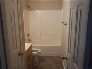 4th image of 5033 Village Ct