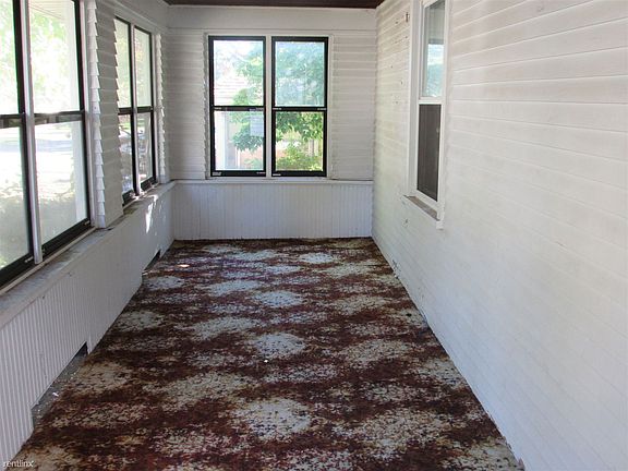 103PalmerEnclosedFrontPorch